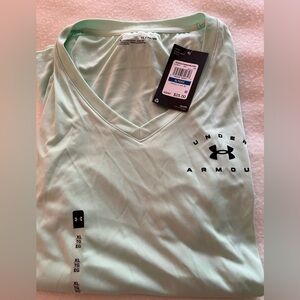 NWT Light green XL Women’s Under Armour workout shirt- new price $10!!